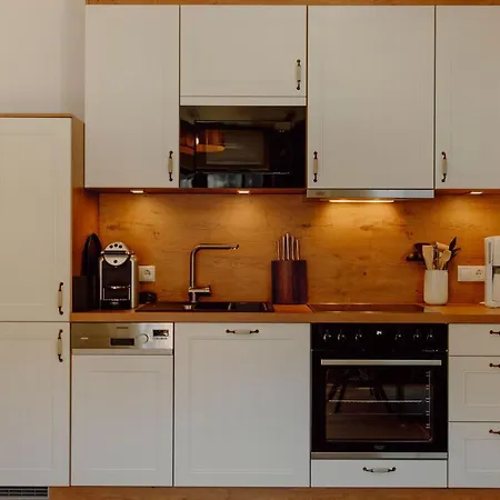 Uncle Jacks Hotell 4*