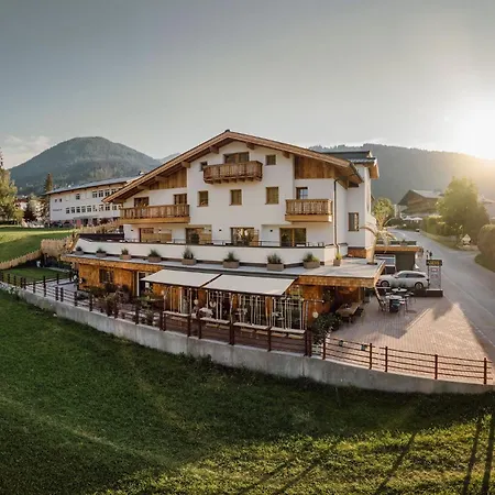 מלון Uncle Jacks 4*